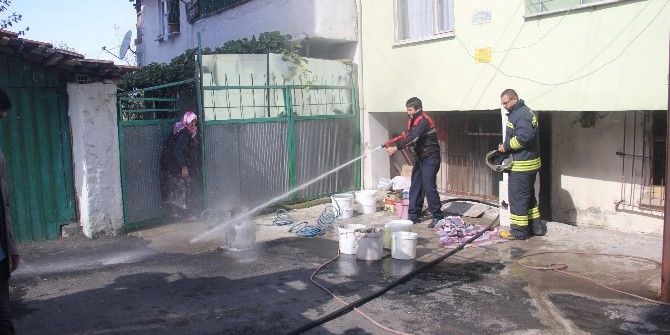 Alev Alan Mutfak Tüpü Korkuttu