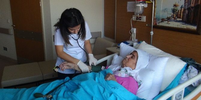 74 Yaşındaki Hastaya Kalp Pili Takıldı