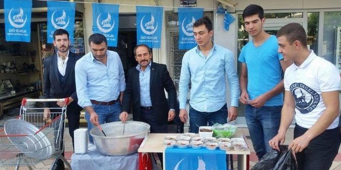 Ülkücüler Aşure Dağıttı