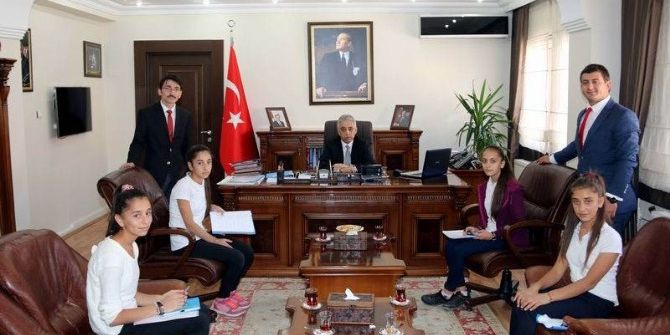 Öğrenciler Vali Toprak İle Röportaj Yaptı