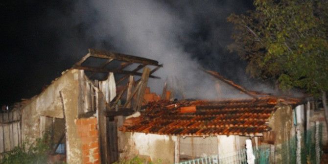 Hisarcık’ta Bağ Evlerinden Hırsızlık Ve Kundaklama Sonucu Ahır Yangını