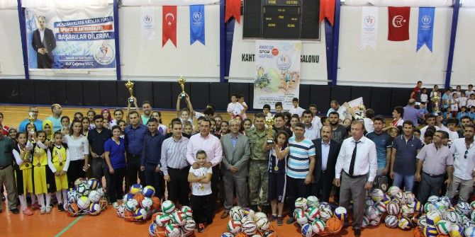 Okullara Spor Malzemesi Yardımı Yapıldı