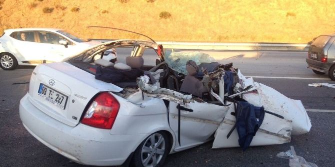 Düğün Hazırlığı Yapan Çifti Kaza Ayırdı, Yola Savrulan Davetiye Görenleri Ağlattı