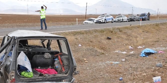 Otomobille Kamyonet Çarpıştı: 1 Ölü, 1’i Ağır 5 Yaralı