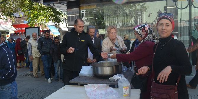 Bbp, Aşure Dağıttı