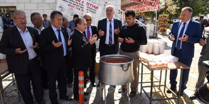 Cami Derneğinin Aşure Hayrına Yoğun Katılım