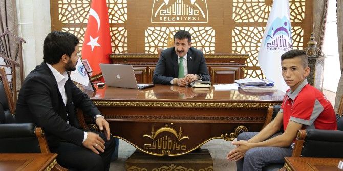 Ödül Alan Sporcuya Bir Ödül De Ekinci’den