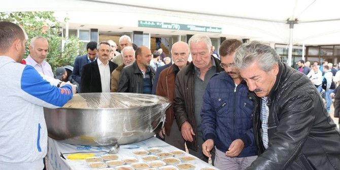 Akçakoca Belediyesi Aşure İkramı