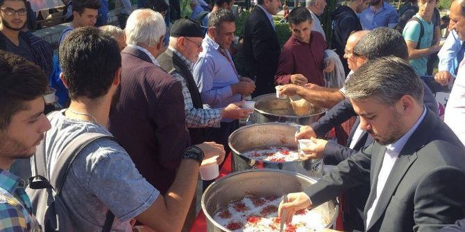 Şehzadeler’de Aşure İkramı Devam Ediyor