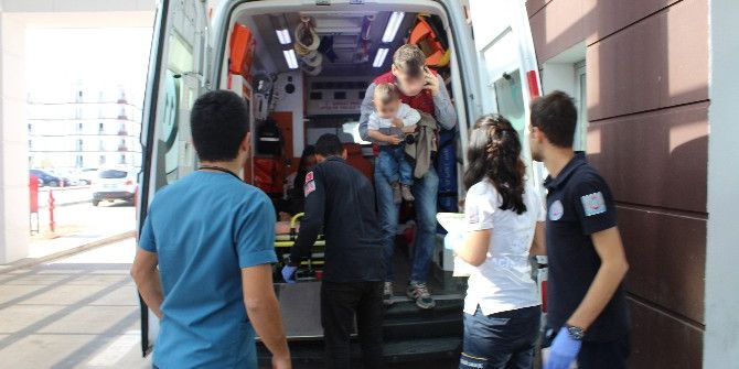 Kucağında Bebeği Bulunan Kadına Çarpıp Kaçtı