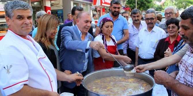 Chp’li Meclis Üyesinden Salihli’de 2 Bin Kişilik Aşure Hayrı