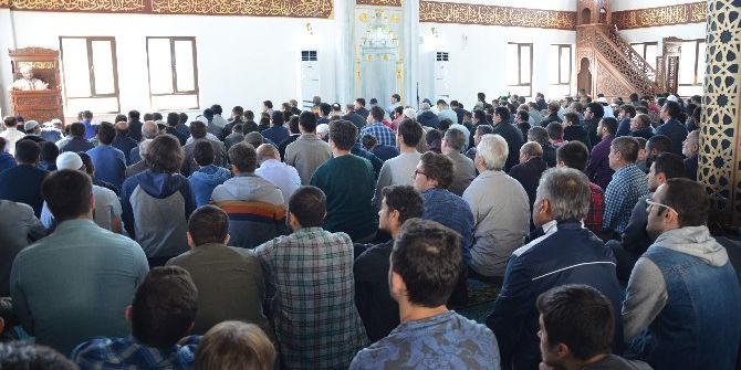 Anadolu Üniversitesi’nde İlk Cuma Namazı