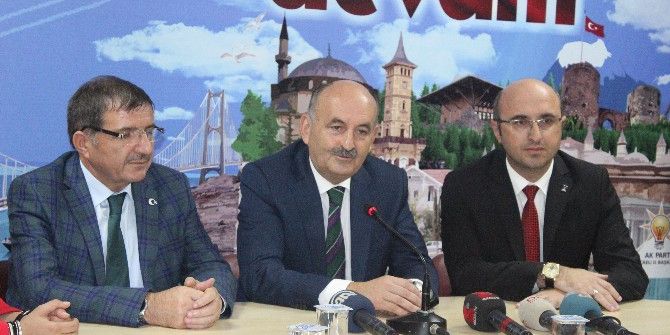 Bakan Müezzinoğlu, Ak Parti Kocaeli İl Teşkilatını Ziyaret Etti