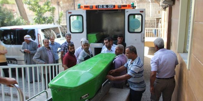 Saçları Çıkmayan Genç Kız Bunalıma Girerek İntihar Etti