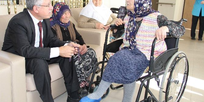 Yozgat Belediye Başkanı Kazım Arslan, Huzurevinde Yaşlıları Ziyaret Etti
