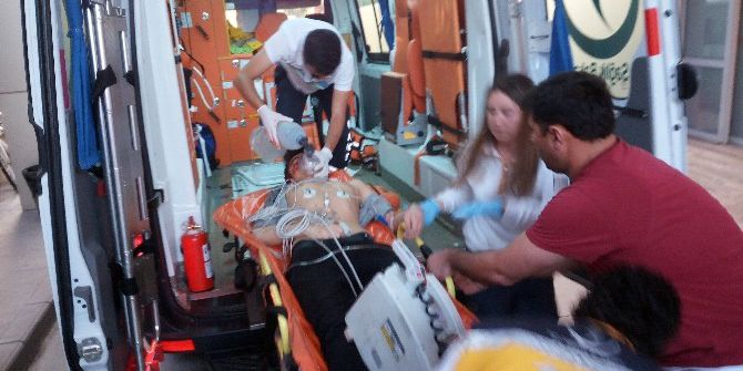 Kendini Silahla Başından Vuran Genç Ağır Yaralandı