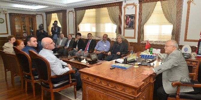 Kırşehir Ansiklopedisini Hazırlayan Ekip Vali Şentürk’ü Ziyaret Etti