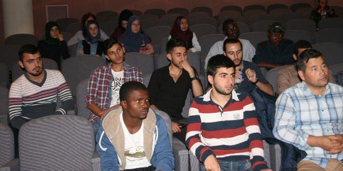 Yazar Mehmet Ayman: “Ahlak, Duyguları Dengede Tutmaktır”