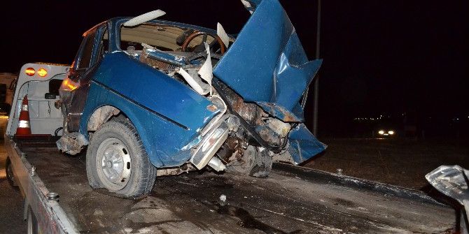 Manisa’da İki Araç Kafa Kafaya Çarpıştı: 1 Ölü, 2 Yaralı