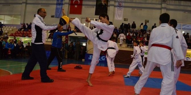 Erzurum’da Amatör Spor Haftası Kutlandı