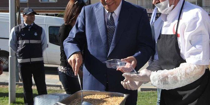 Yenimahalle’de 6 Bin Kişiye Aşure Dağıtıldı