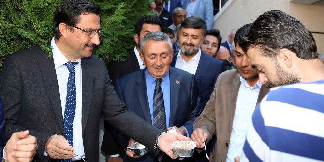 Başkan Ak, Keçiörenlilere Aşure İkram Etti