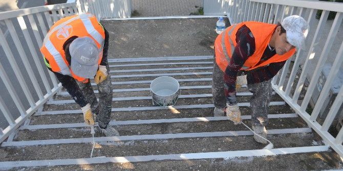 Üst Geçit Bakıma Alındı