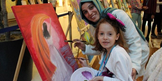 Annenin Resim Yeteneğini Kızı Keşfetti