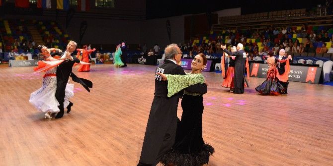 Antalyalı Yaşlılar Dünya Dans Şampiyonu Oldu