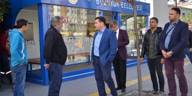 Bu Duraklar Vatandaşları Hem Sıcaktan Hem De Soğuktan Koruyor