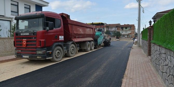 İnegöl’de Kış Öncesi Sokaklar Asfaltlanıyor