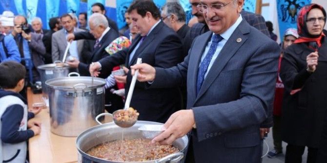 Erzincan Belediyesi, 5 Bin Kişiye Aşure İkramında Bulundu