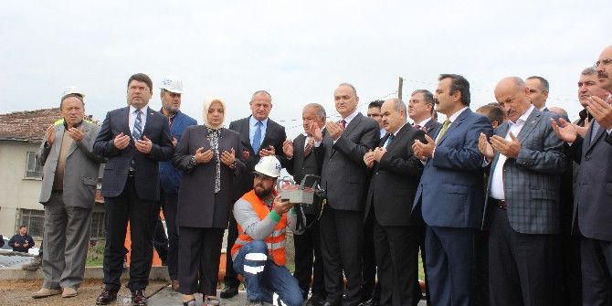 Bakan Özlü: “Türkiye Her Geçen Gün Büyüyor”