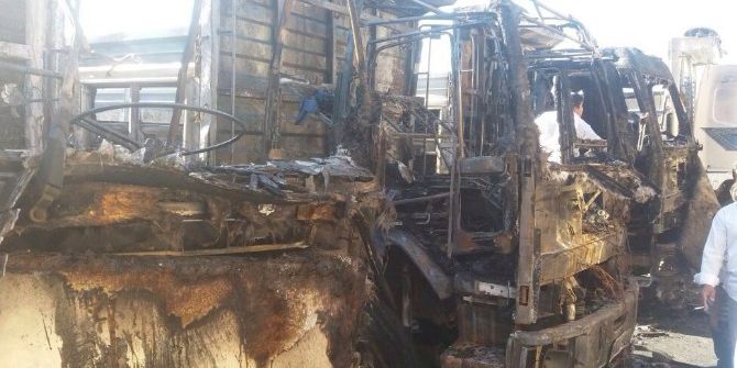 Şanlıurfa’da 3 Kamyon Yanarak Kül Oldu