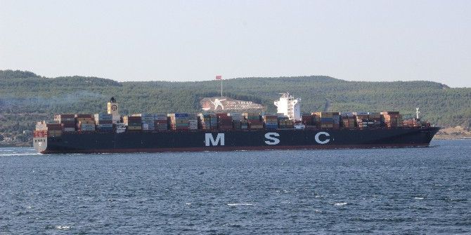 Dev Gemi Çanakkale Boğazı’ndan Geçti