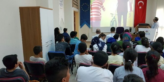 Gençlik Merkezinde Bilgilendirme Semineri