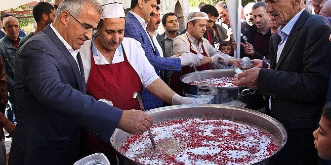 Belediyeden Vatandaşlara Aşure İkramı