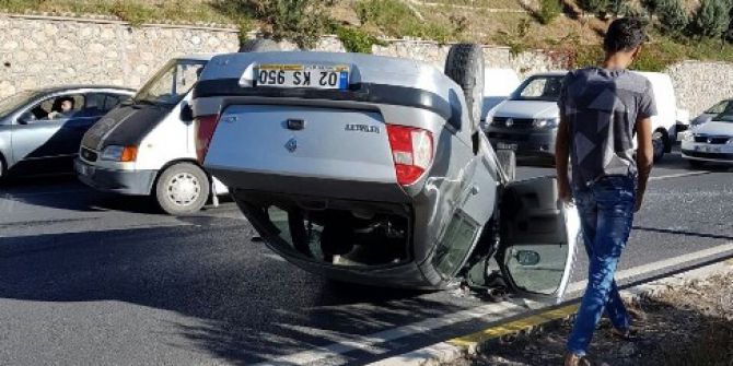 Takla Atan Otomobilin İçinden Sağ Çıktılar