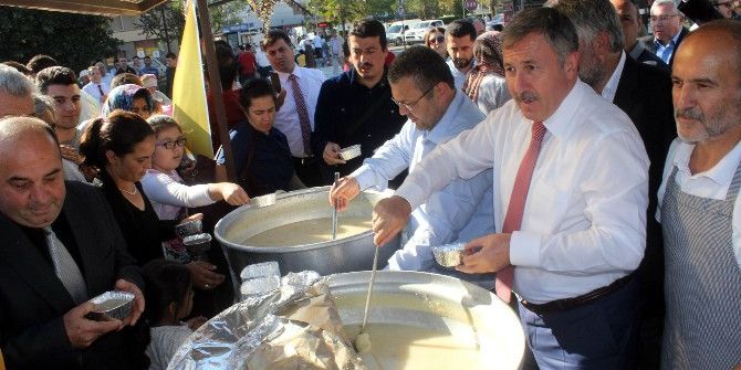 Çankaya Ailesinden Aşure Hayrı