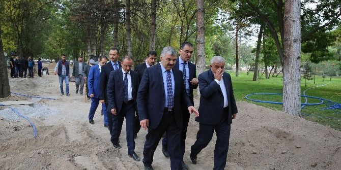 Başkan Çelik, Mezarlıkta İnceleme Yaptı