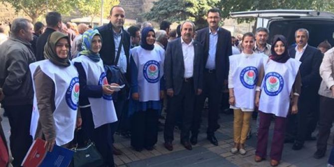 Kadın Eğitimciler Aşure Dağıttı