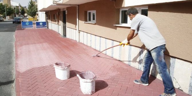 Emek Mahallesi’nde Kaldırımlar Kırmızı Oldu