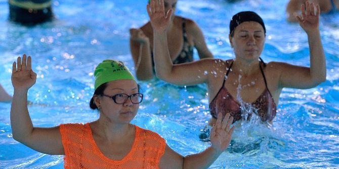 Muratpaşa’da Yerleşik Yabancılar Da Su Jimnastiğini Sevdi