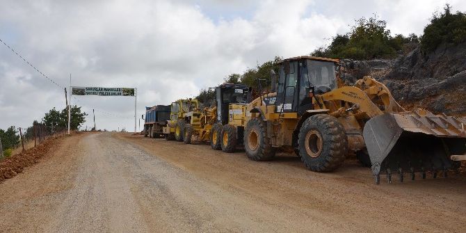 Büyükşehir, Alanya’da Genişletilen Grup Yolunda Asfalt Çalışması Başlattı