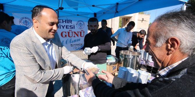 Beyşehir’de Kpss’ye Giren Adaylara Ve Ailelerine Aşure İkramı