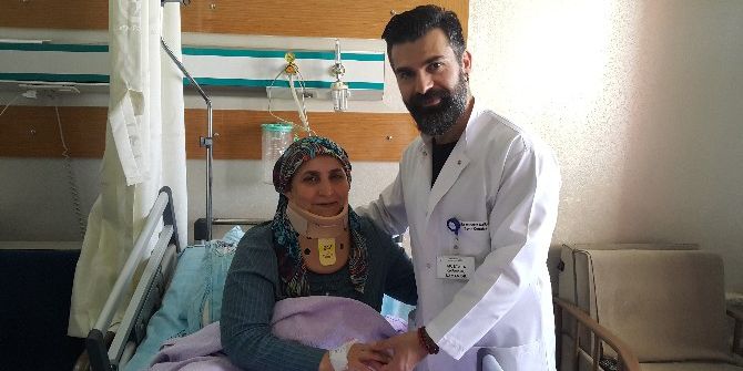 Batman’da Boyun Fıtığı Hastası Mikroskobik Yöntemle Sağlığına Kavuştu