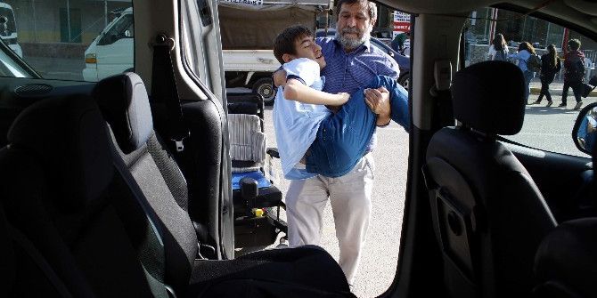 Sp Hastası 14 Yaşındaki Engelli Genç Müzikle Hayata Tutundu