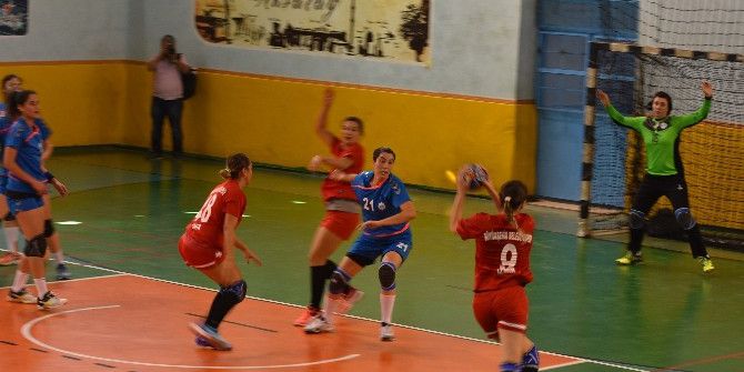 Aksaray Belediyespor Hentbolda Seyircisi Önünde Mağlup