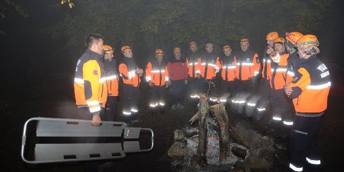 Yıldırım Arama Kurtarma’dan Ormanda Gece Tatbikatı