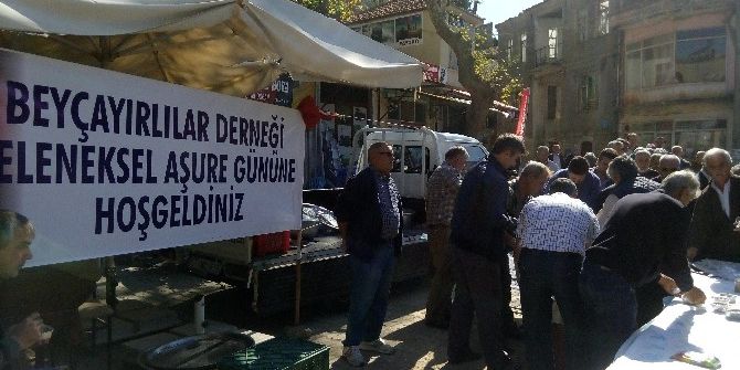 Beyçayırlılar Derneğinden Aşure İkramı